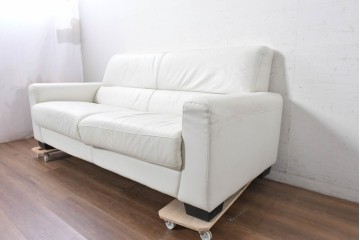 中古　IDC大塚家具　本革　シンプルモダンな2人掛けソファ　(R-089471)