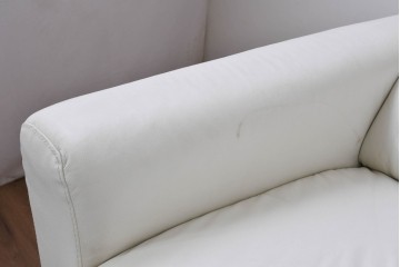 中古　IDC大塚家具　本革　シンプルモダンな2人掛けソファ　(R-089471)