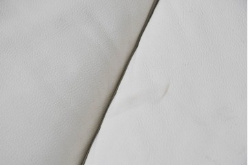 中古　IDC大塚家具　本革　シンプルモダンな2人掛けソファ　(R-089471)