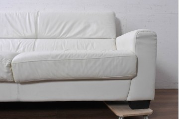 中古　IDC大塚家具　本革　シンプルモダンな2人掛けソファ　(R-089471)