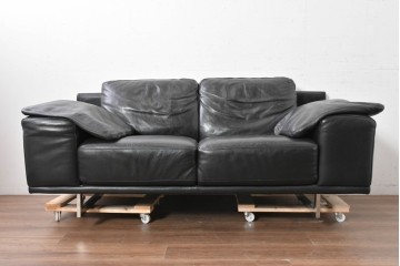 中古　Domicil(ドミシール)　モダンな佇まいの2人掛けソファ　定価約36万円　(R-089473)
