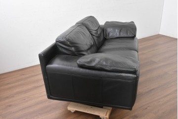 中古　Domicil(ドミシール)　モダンな佇まいの2人掛けソファ　定価約36万円　(R-089473)