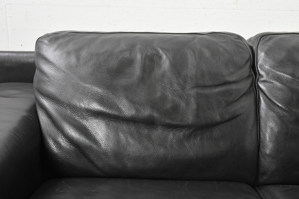 中古　Domicil(ドミシール)　モダンな佇まいの2人掛けソファ　定価約36万円　(R-089473)
