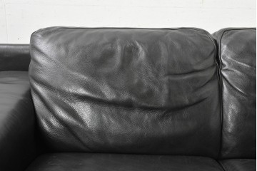 中古　Domicil(ドミシール)　モダンな佇まいの2人掛けソファ　定価約36万円　(R-089473)