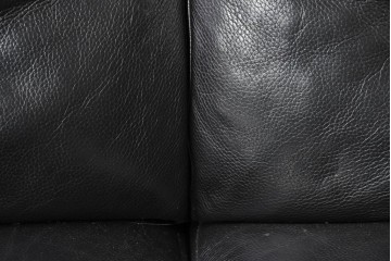 中古　Domicil(ドミシール)　モダンな佇まいの2人掛けソファ　定価約36万円　(R-089473)