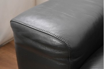 中古　Domicil(ドミシール)　モダンな佇まいの2人掛けソファ　定価約36万円　(R-089473)