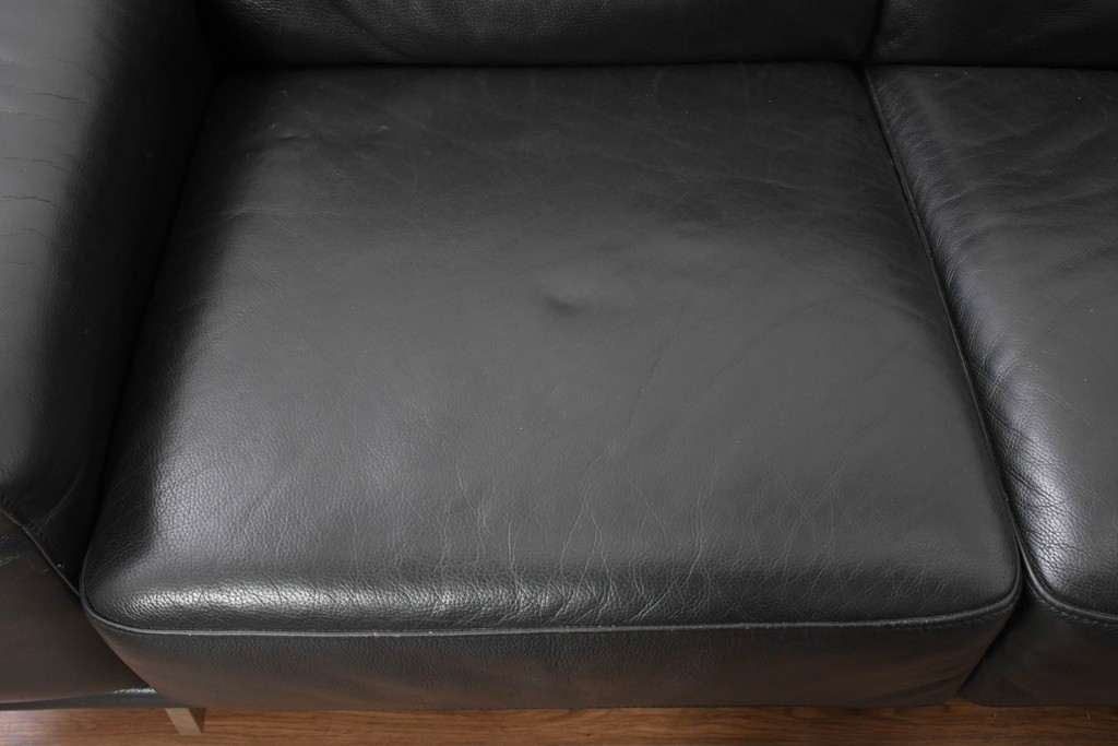 中古　Domicil(ドミシール)　モダンな佇まいの2人掛けソファ　定価約36万円　(R-089473)