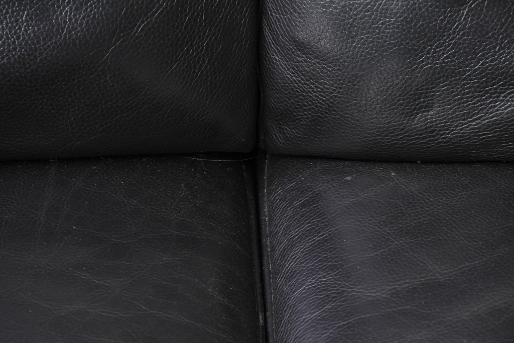中古　Domicil(ドミシール)　モダンな佇まいの2人掛けソファ　定価約36万円　(R-089473)