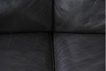 中古　Domicil(ドミシール)　モダンな佇まいの2人掛けソファ　定価約36万円　(R-089473)