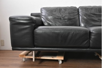中古　Domicil(ドミシール)　モダンな佇まいの2人掛けソファ　定価約36万円　(R-089473)