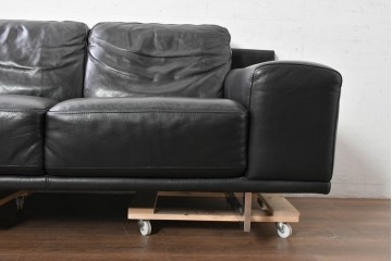 中古　Domicil(ドミシール)　モダンな佇まいの2人掛けソファ　定価約36万円　(R-089473)