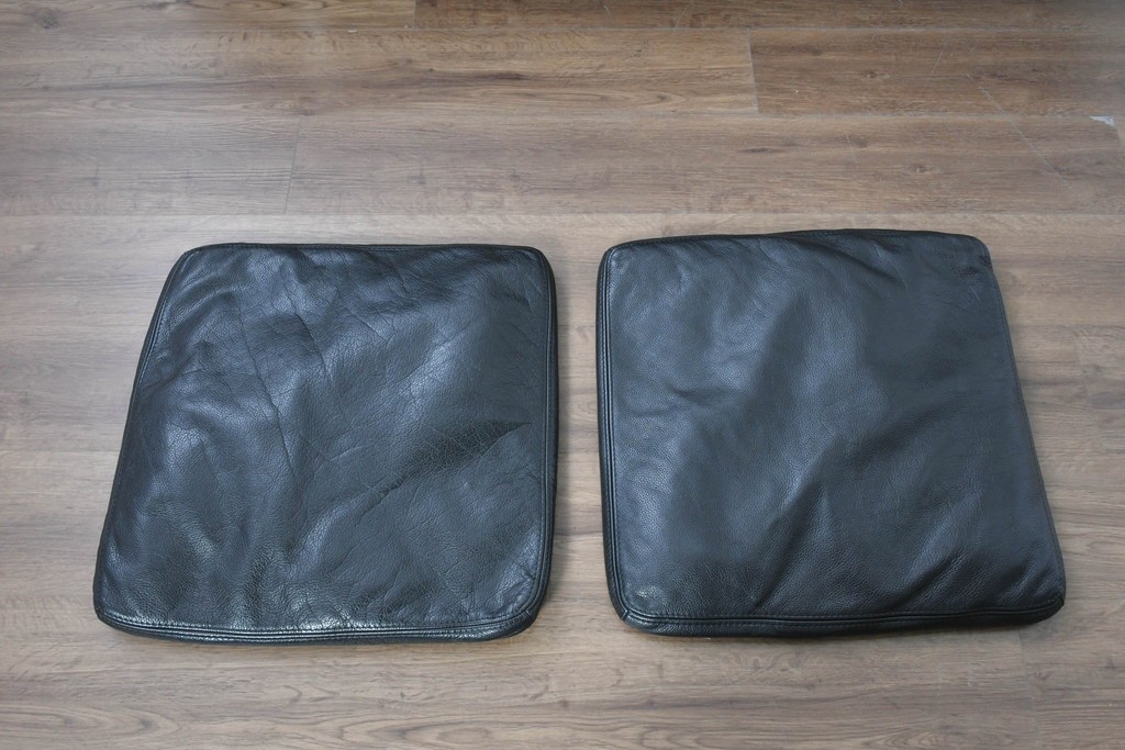 中古　Domicil(ドミシール)　モダンな佇まいの2人掛けソファ　定価約36万円　(R-089473)