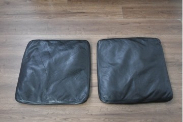 中古　Domicil(ドミシール)　モダンな佇まいの2人掛けソファ　定価約36万円　(R-089473)