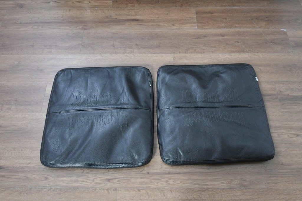 中古　Domicil(ドミシール)　モダンな佇まいの2人掛けソファ　定価約36万円　(R-089473)
