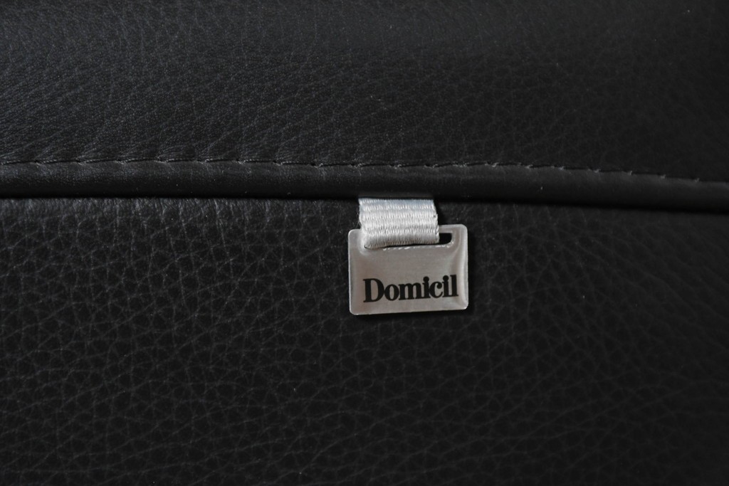中古　Domicil(ドミシール)　モダンな佇まいの2人掛けソファ　定価約36万円　(R-089473)