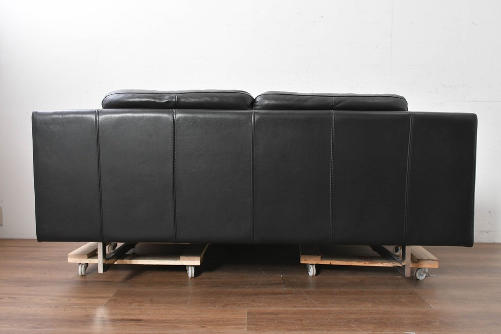 中古　Domicil(ドミシール)　モダンな佇まいの2人掛けソファ　定価約36万円　(R-089473)