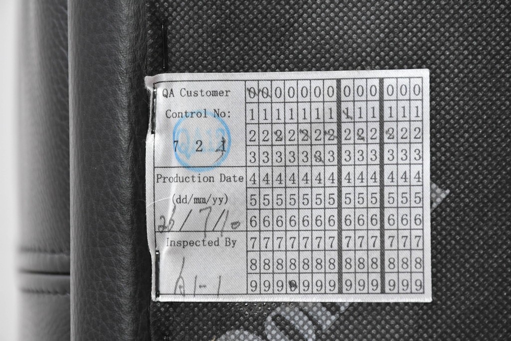 中古　Domicil(ドミシール)　モダンな佇まいの2人掛けソファ　定価約36万円　(R-089473)