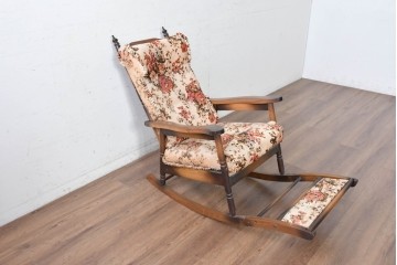 和製ヴィンテージ　希少な廃番品　MIKAWA FURNITURE(ミカワファニチャー)　花柄のクッションが愛らしいフットレスト付きロッキングチェア　(R-089474)