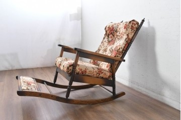 和製ヴィンテージ　希少な廃番品　MIKAWA FURNITURE(ミカワファニチャー)　花柄のクッションが愛らしいフットレスト付きロッキングチェア　(R-089474)