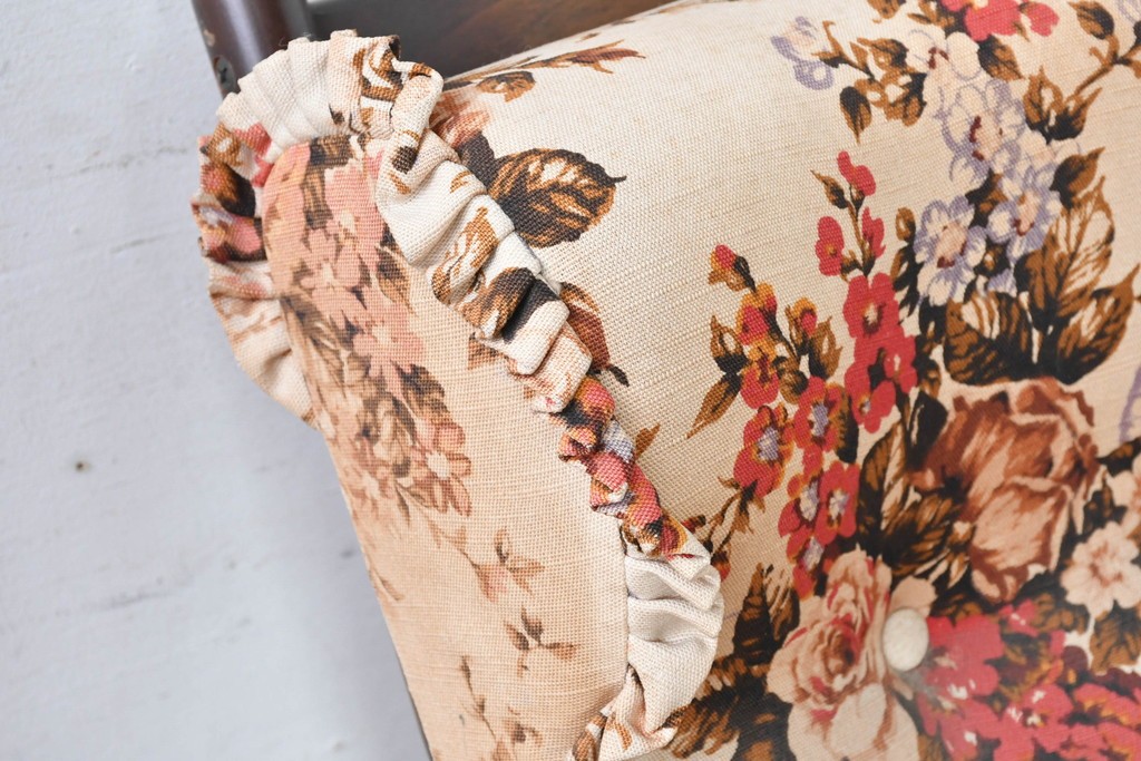 和製ヴィンテージ　希少な廃番品　MIKAWA FURNITURE(ミカワファニチャー)　花柄のクッションが愛らしいフットレスト付きロッキングチェア　(R-089474)