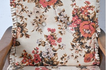 和製ヴィンテージ　希少な廃番品　MIKAWA FURNITURE(ミカワファニチャー)　花柄のクッションが愛らしいフットレスト付きロッキングチェア　(R-089474)