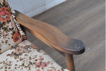 和製ヴィンテージ　希少な廃番品　MIKAWA FURNITURE(ミカワファニチャー)　花柄のクッションが愛らしいフットレスト付きロッキングチェア　(R-089474)