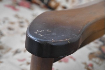 和製ヴィンテージ　希少な廃番品　MIKAWA FURNITURE(ミカワファニチャー)　花柄のクッションが愛らしいフットレスト付きロッキングチェア　(R-089474)