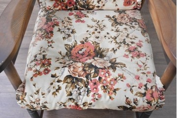 和製ヴィンテージ　希少な廃番品　MIKAWA FURNITURE(ミカワファニチャー)　花柄のクッションが愛らしいフットレスト付きロッキングチェア　(R-089474)