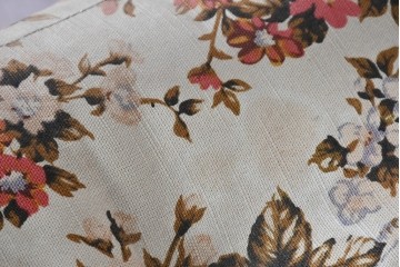 和製ヴィンテージ　希少な廃番品　MIKAWA FURNITURE(ミカワファニチャー)　花柄のクッションが愛らしいフットレスト付きロッキングチェア　(R-089474)