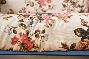 和製ヴィンテージ　希少な廃番品　MIKAWA FURNITURE(ミカワファニチャー)　花柄のクッションが愛らしいフットレスト付きロッキングチェア　(R-089474)