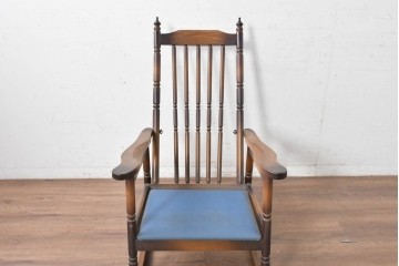 和製ヴィンテージ　希少な廃番品　MIKAWA FURNITURE(ミカワファニチャー)　花柄のクッションが愛らしいフットレスト付きロッキングチェア　(R-089474)