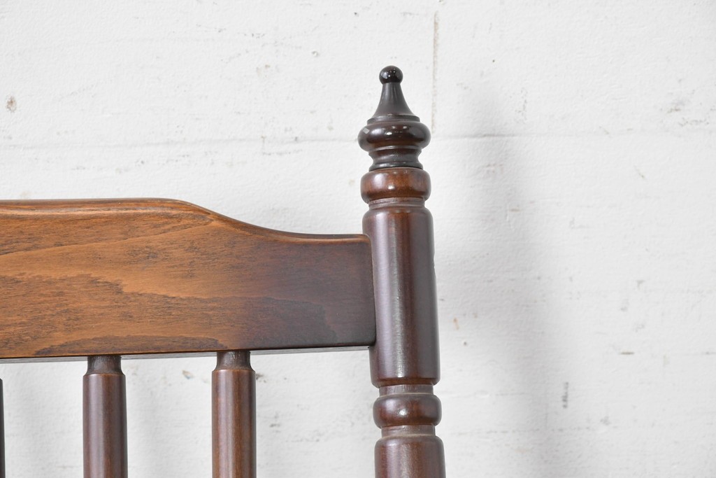和製ヴィンテージ　希少な廃番品　MIKAWA FURNITURE(ミカワファニチャー)　花柄のクッションが愛らしいフットレスト付きロッキングチェア　(R-089474)