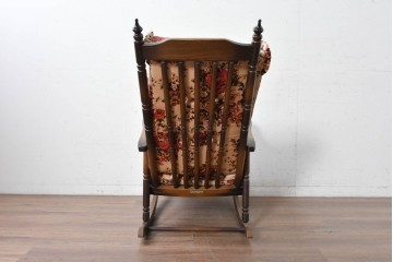 和製ヴィンテージ　希少な廃番品　MIKAWA FURNITURE(ミカワファニチャー)　花柄のクッションが愛らしいフットレスト付きロッキングチェア　(R-089474)