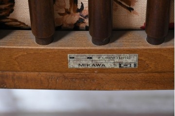 和製ヴィンテージ　希少な廃番品　MIKAWA FURNITURE(ミカワファニチャー)　花柄のクッションが愛らしいフットレスト付きロッキングチェア　(R-089474)
