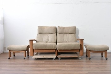 中古　カリモク家具(karimoku)　ナラ材　リクライニング機能付き　ナチュラルテイストなソファとオットマン2個のセット　(R-089475)