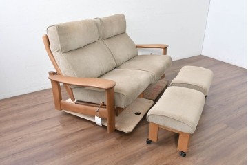 中古　カリモク家具(karimoku)　ナラ材　リクライニング機能付き　ナチュラルテイストなソファとオットマン2個のセット　(R-089475)