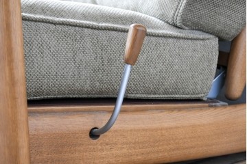 中古　カリモク家具(karimoku)　ナラ材　リクライニング機能付き　ナチュラルテイストなソファとオットマン2個のセット　(R-089475)