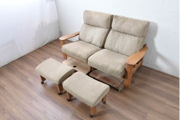 中古　カリモク家具(karimoku)　ナラ材　リクライニング機能付き　ナチュラルテイストなソファとオットマン2個のセット　(R-089475)