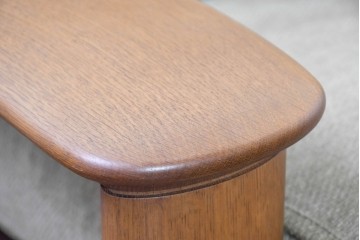 中古　カリモク家具(karimoku)　ナラ材　リクライニング機能付き　ナチュラルテイストなソファとオットマン2個のセット　(R-089475)