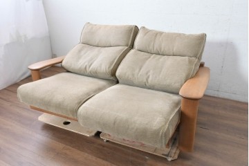 中古　カリモク家具(karimoku)　ナラ材　リクライニング機能付き　ナチュラルテイストなソファとオットマン2個のセット　(R-089475)