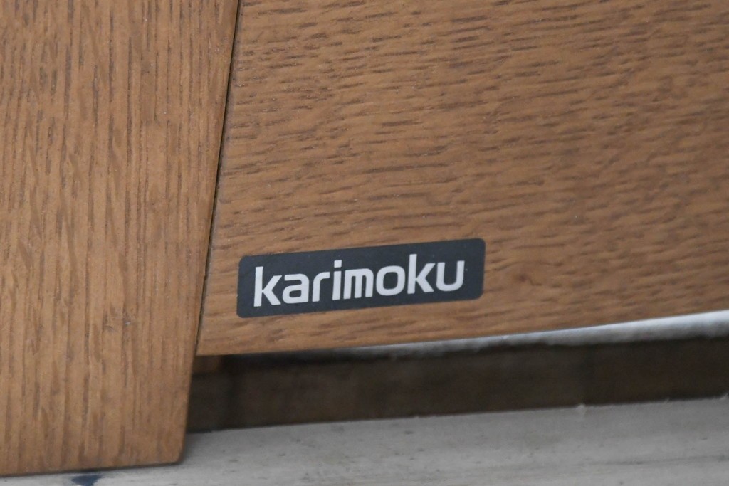 中古　カリモク家具(karimoku)　ナラ材　リクライニング機能付き　ナチュラルテイストなソファとオットマン2個のセット　(R-089475)