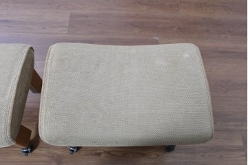 中古　カリモク家具(karimoku)　ナラ材　リクライニング機能付き　ナチュラルテイストなソファとオットマン2個のセット　(R-089475)