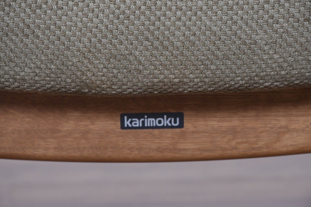 中古　カリモク家具(karimoku)　ナラ材　リクライニング機能付き　ナチュラルテイストなソファとオットマン2個のセット　(R-089475)