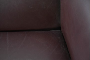 フランスアンティーク　本革　クラシカルな彫刻意匠が優美な1人掛けソファ　(R-089477)