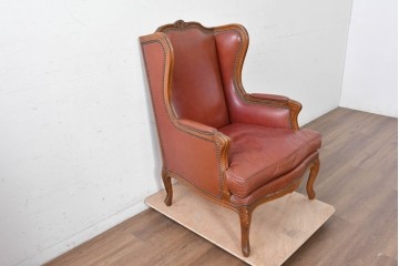イギリスヴィンテージ　本革　彫刻装飾が優雅なウィングバックソファ　(R-089478)