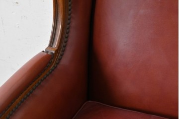 イギリスヴィンテージ　本革　彫刻装飾が優雅なウィングバックソファ　(R-089478)