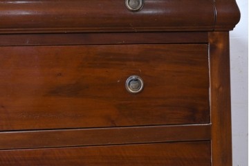 アメリカヴィンテージ　アンティーク調　落ち着いた佇まいのローチェスト　(R-089481)