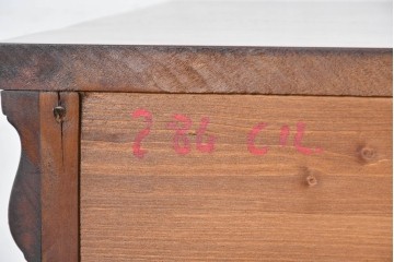 アメリカヴィンテージ　アンティーク調　落ち着いた佇まいのローチェスト　(R-089481)