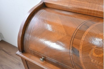 中古　アメリカ高級輸入家具　象嵌入りのシリンダートップライティングビューロー　(R-089482)
