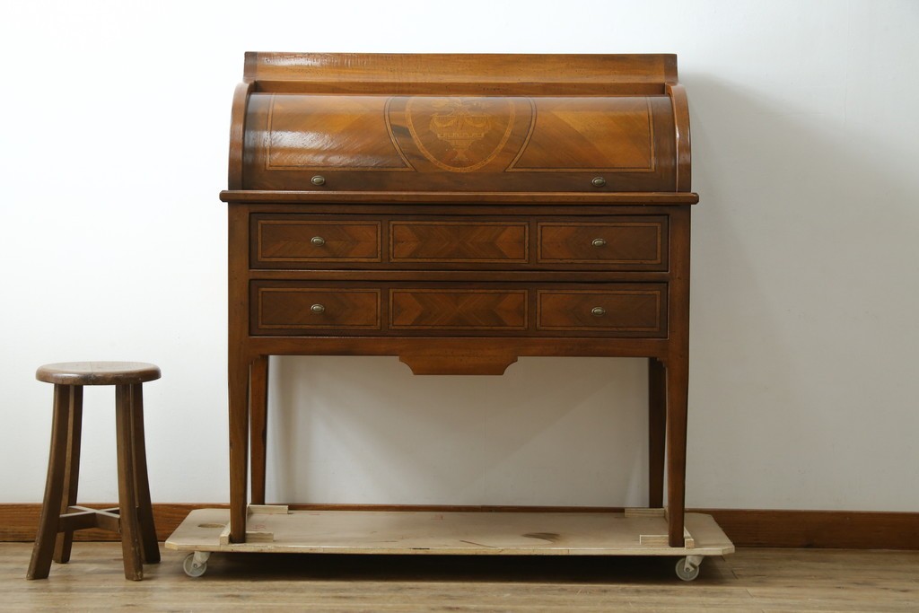 中古　アメリカ高級輸入家具　象嵌入りのシリンダートップライティングビューロー　(R-089482)